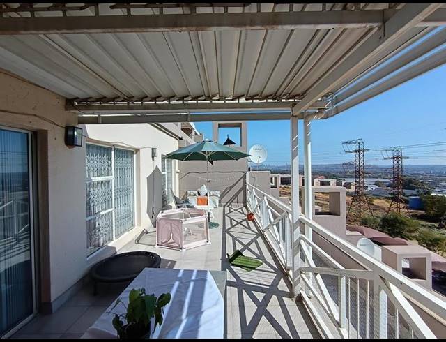 3 BEDROOM TOWNHOUSE FOR SALE IN SUNNYROCK